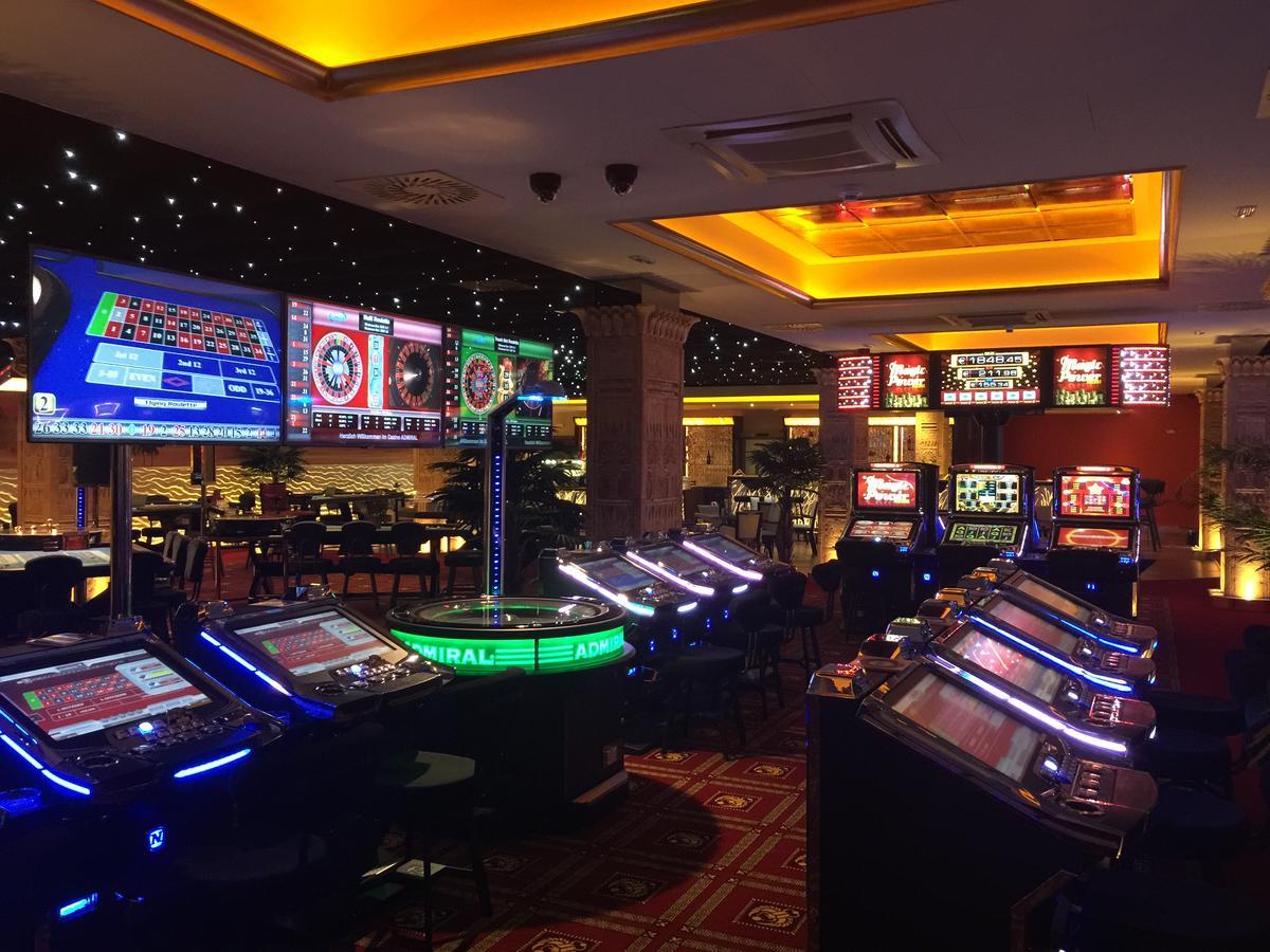 Casino & Hotel Admiral สตราชนี ภายนอก รูปภาพ